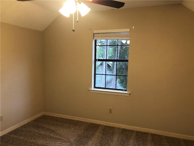 Building Photo - 6333 Ironwood Ct