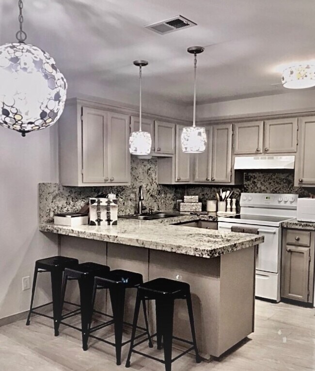 Kitchen - 1901 S 38th St