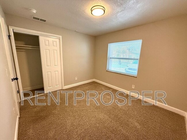 Building Photo - 376 Imperial Dr