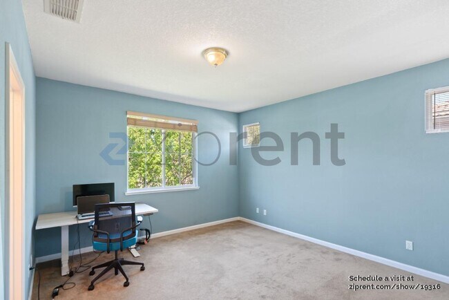 Building Photo - Unit