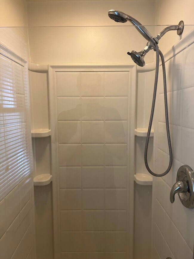 shower - 105 S El Molino Ave