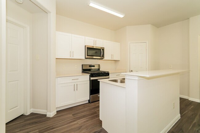 Building Photo - 5566 Latta Plantation Dr