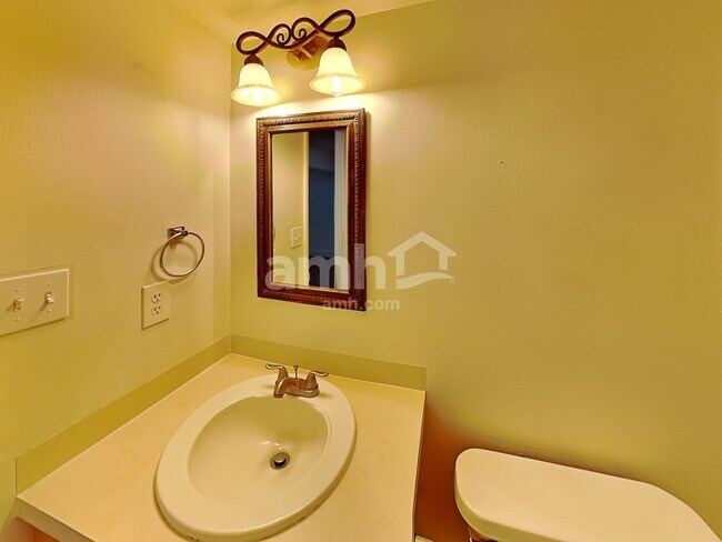 Building Photo - 651 Saddlebrook Dr