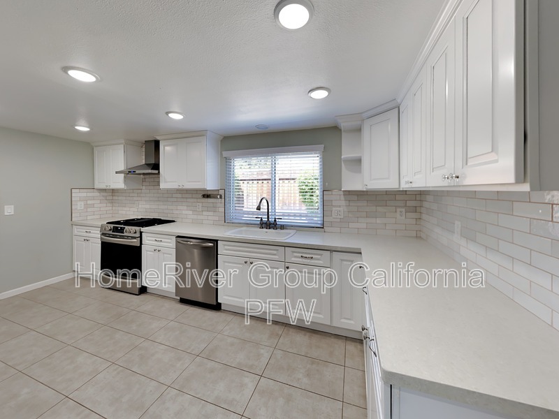 Building Photo - 2862 Hillman St