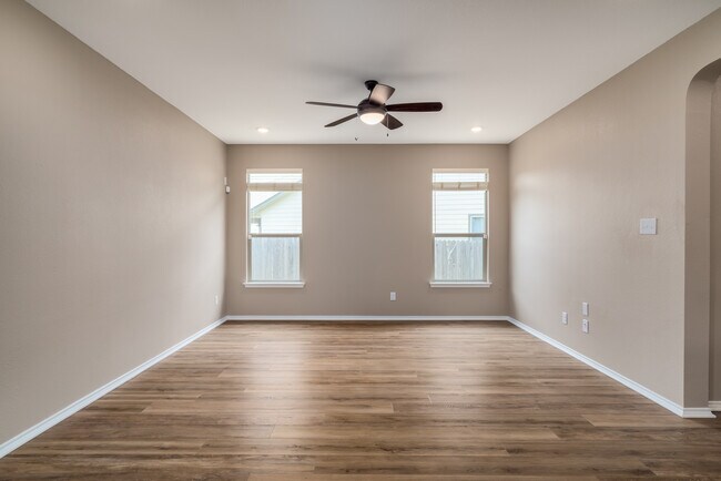 Building Photo - 120 Kat Garnet Dr