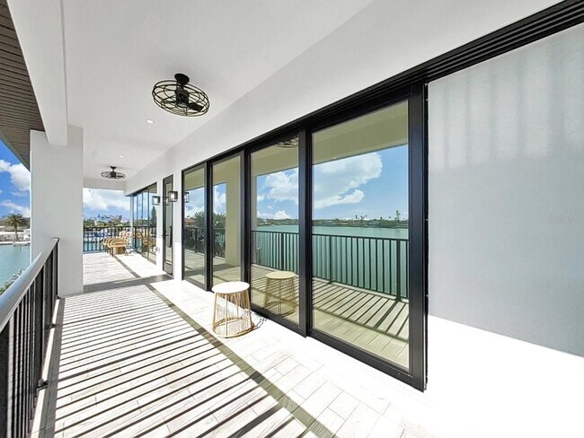 Building Photo - 882 Bay Point Dr