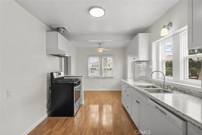Building Photo - 2214 Rockefeller Ln