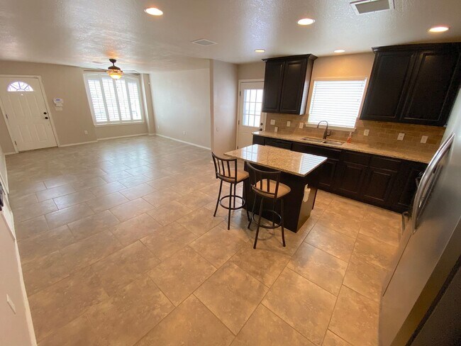 Building Photo - East El Paso 3bed/2bath Refrig A/C