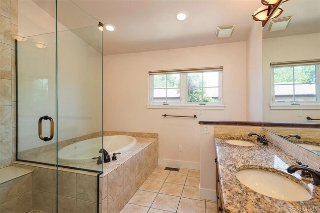 Building Photo - 5 bedroom home 3 blocks from Wash Park!