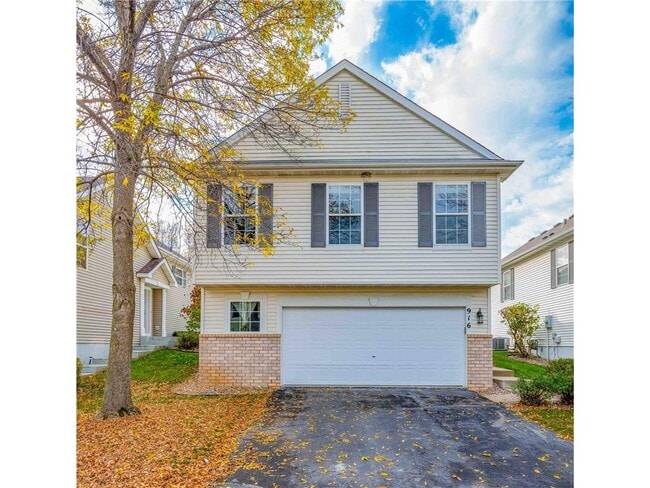 Building Photo - 916 Parkside Blvd