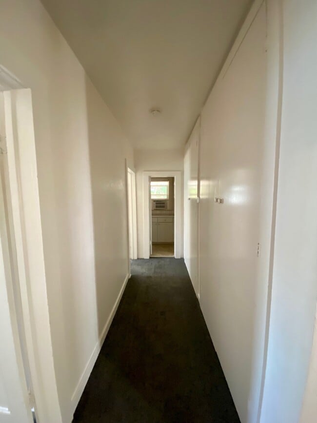 Building Photo - 414 S Pine St