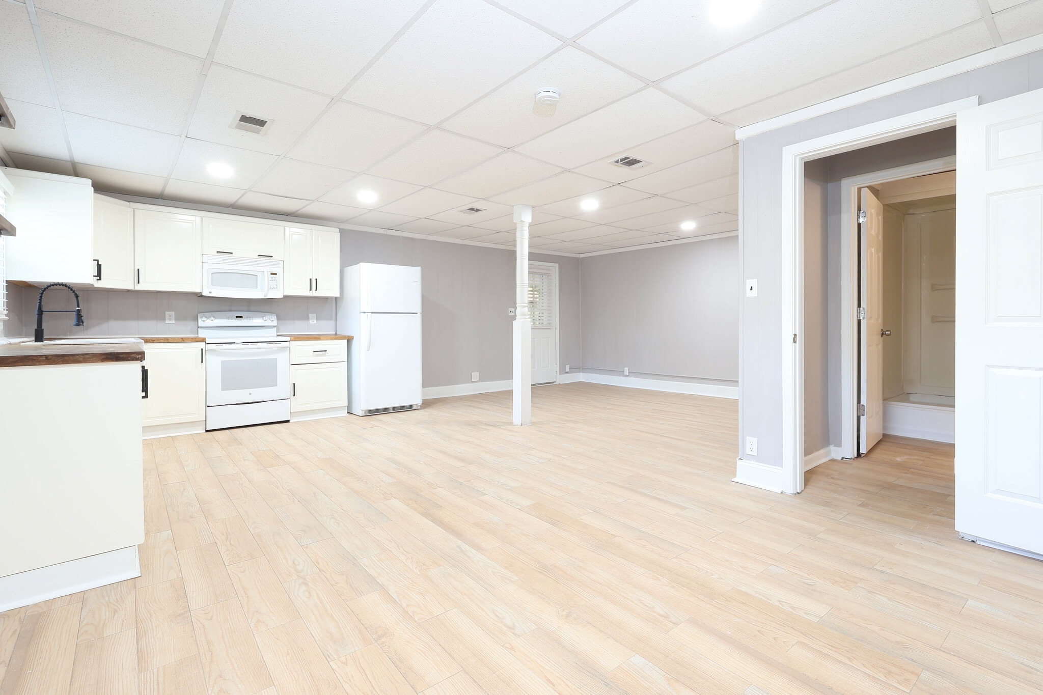 Building Photo - 225 Willow Lake Ln