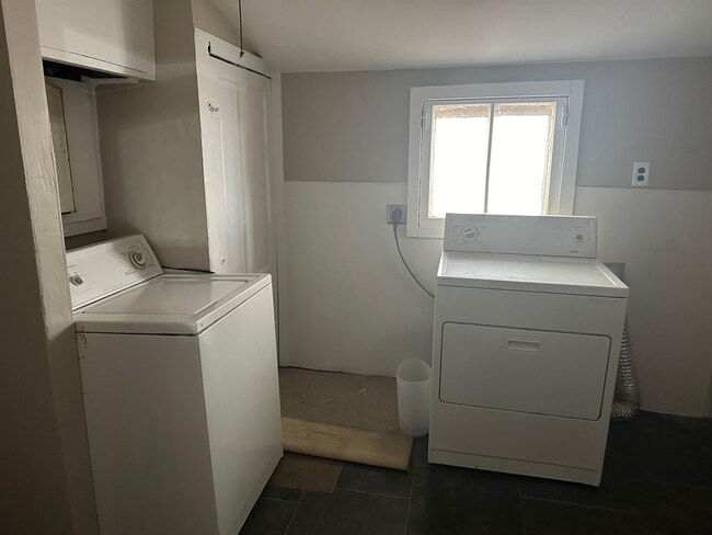 Building Photo - 962 Lakeview Dr