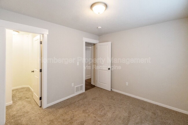 Building Photo - 6106 E 14th Ln