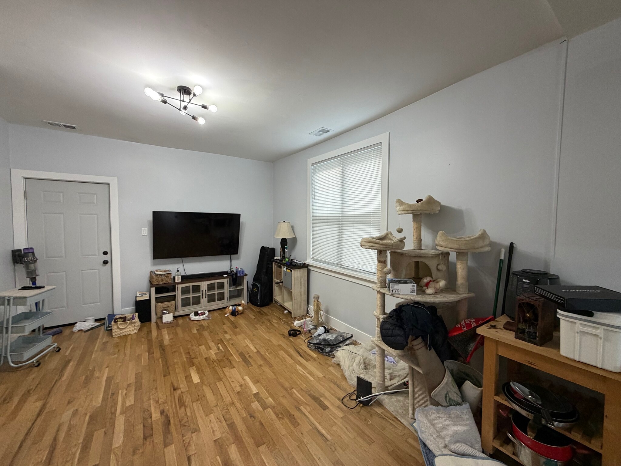 Building Photo - 1626 N Washtenaw Ave