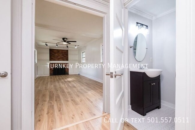 Building Photo - 324 N Jackson St