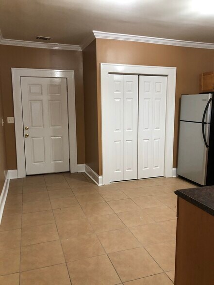 Building Photo - 1939 Martin Luther King Jr Blvd