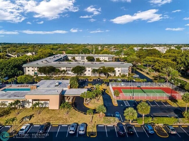 Building Photo - 4990 E Sabal Palm Blvd