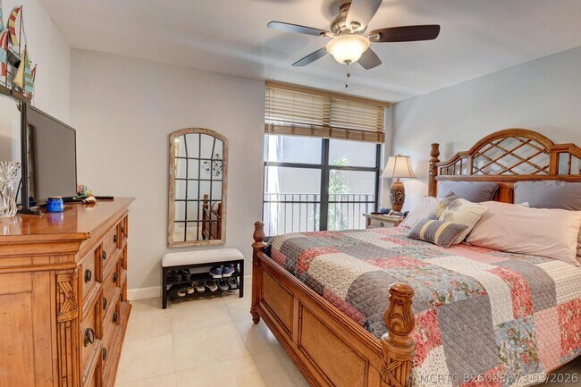 Building Photo - 19 Royal Palm Way