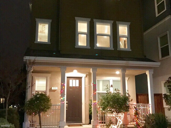 Building Photo - 939 Phelan Ave