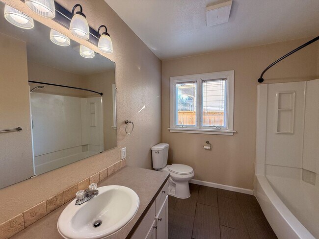 Building Photo - 1945 High St SE