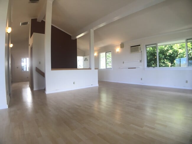 Building Photo - Kaimuki Wilhemina Rise gated home! Spectacular ocean views, garage parking.