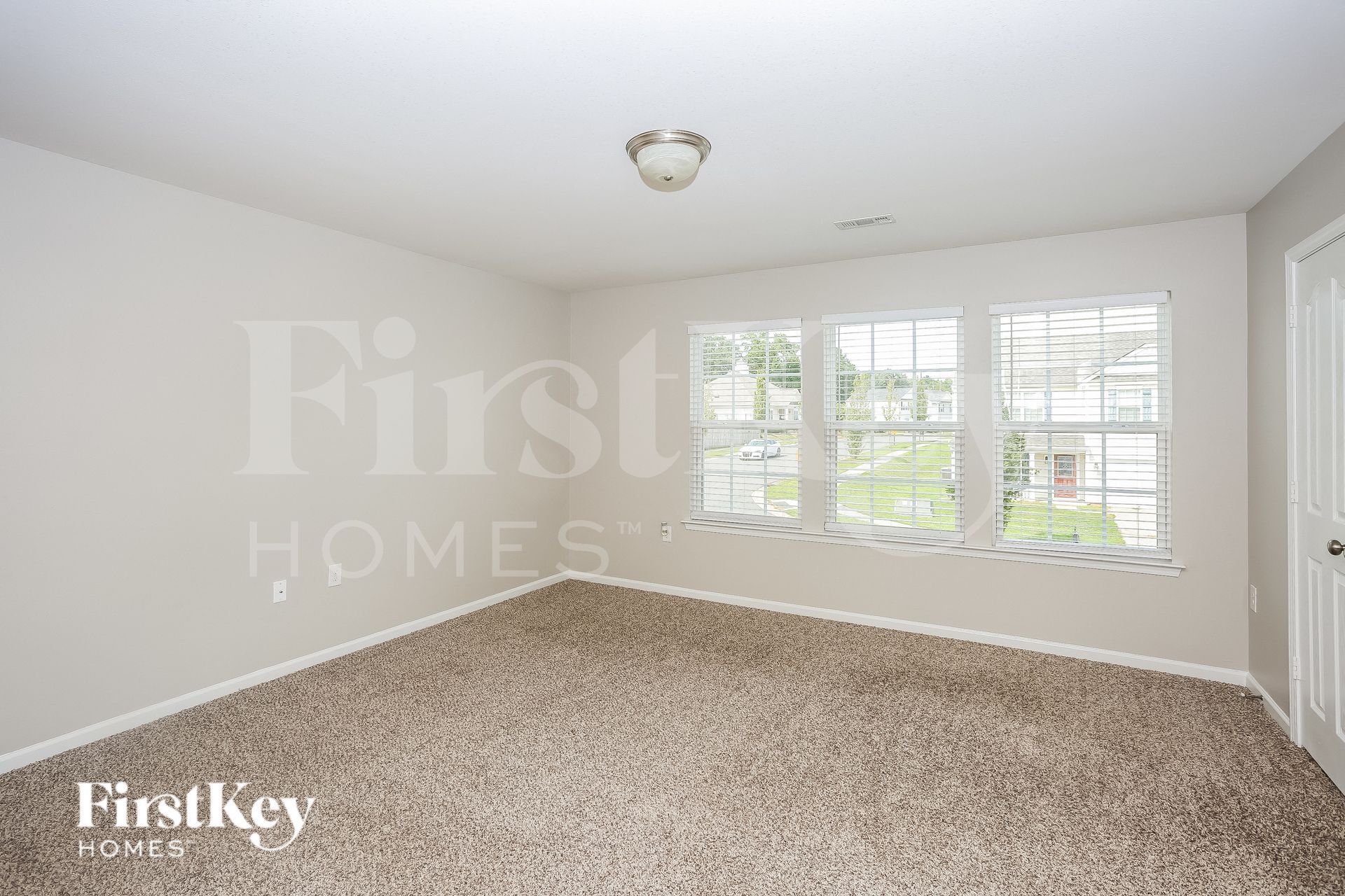 Building Photo - 2885 Village Center Dr