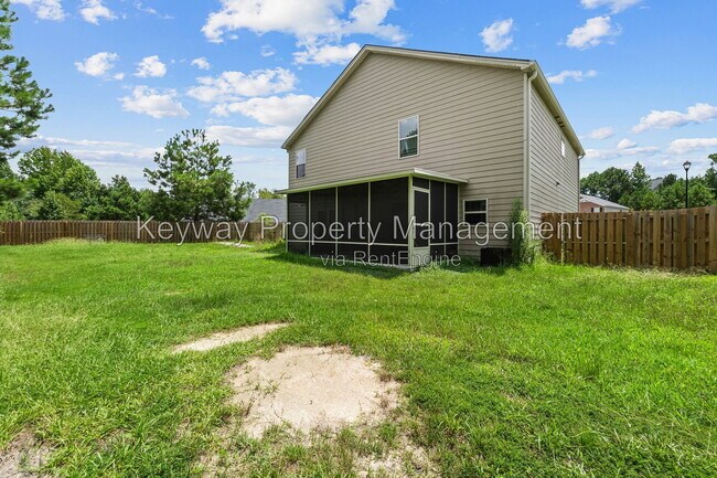 Building Photo - 910 Clover Ct
