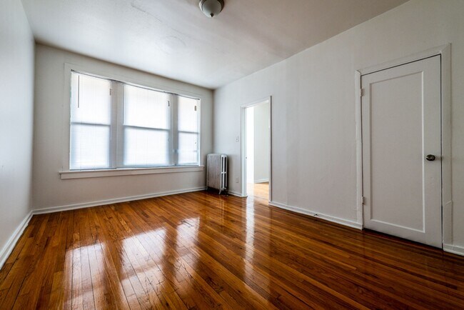 Building Photo - 2900 E 91st