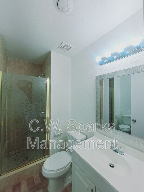 Building Photo - 852 Harvard Ln