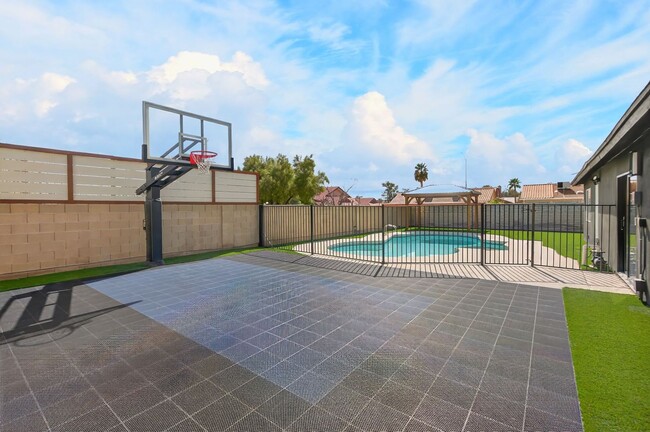 Building Photo - NEWLY RENOVATED SINGLE-STORY HOME LOCATED IN LAS VEGAS