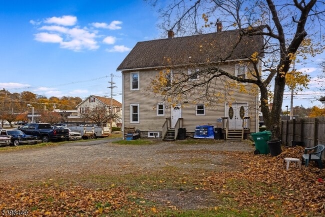 Building Photo - 8 Woodside Ave