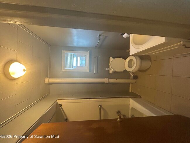 Building Photo - 1849 Clearview St