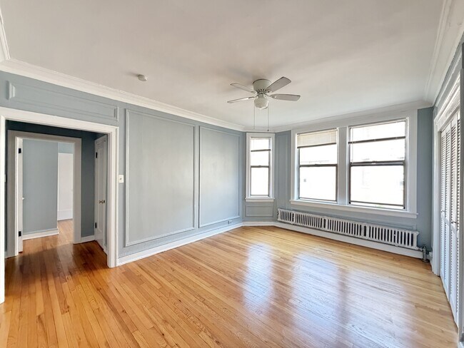 Building Photo - 1371 W Estes Ave