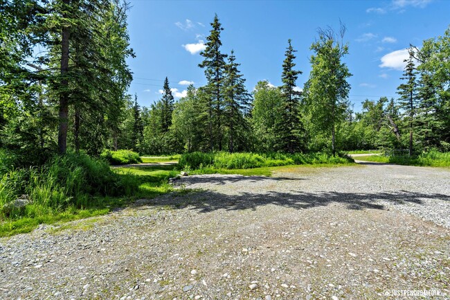 Building Photo - Cute 1 bedroom + 1 Bathroom w/ office - UT...