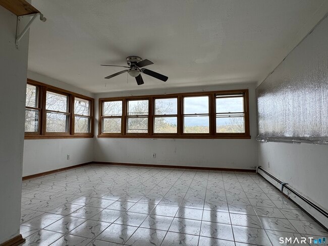 Building Photo - 158 River Rd