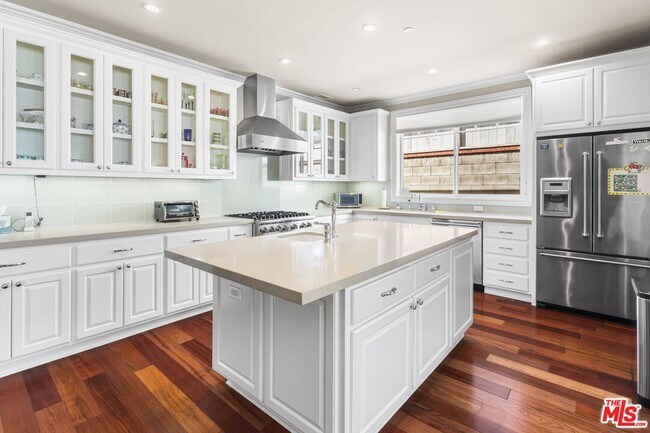 Building Photo - 209 25th St