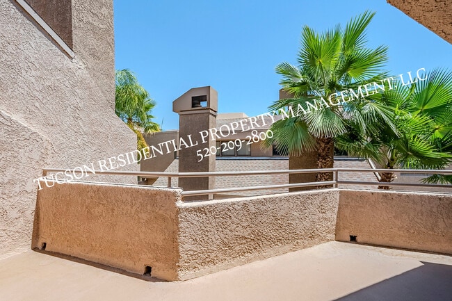 Building Photo - 5675 N Camino Esplendora