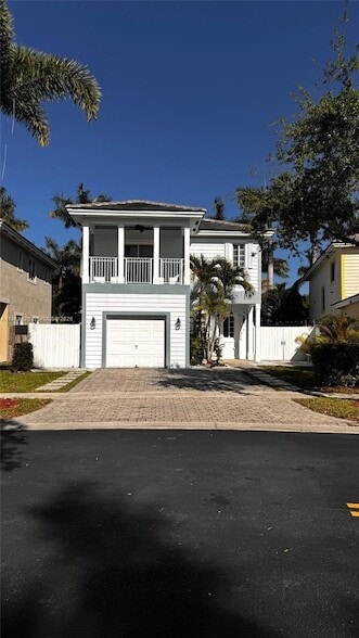 Building Photo - 365 NE 32nd Terrace