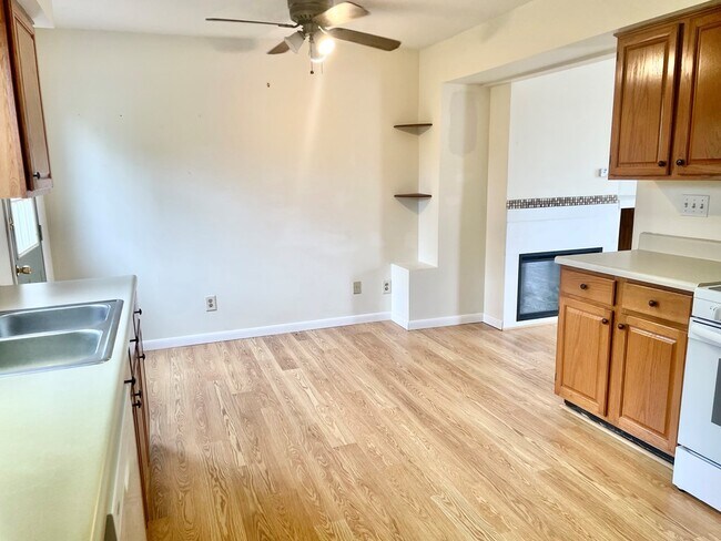 Building Photo - 7141 Margarets Ln