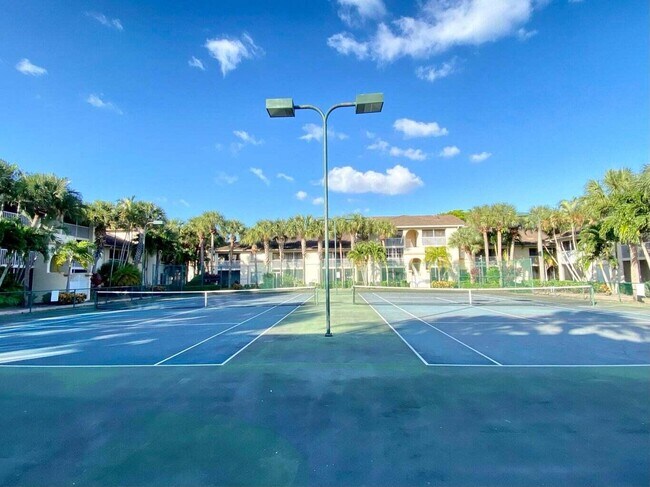 Building Photo - 3203 Glenmoor Dr