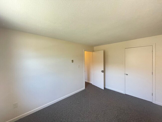 Building Photo - 173 Loudon Rd