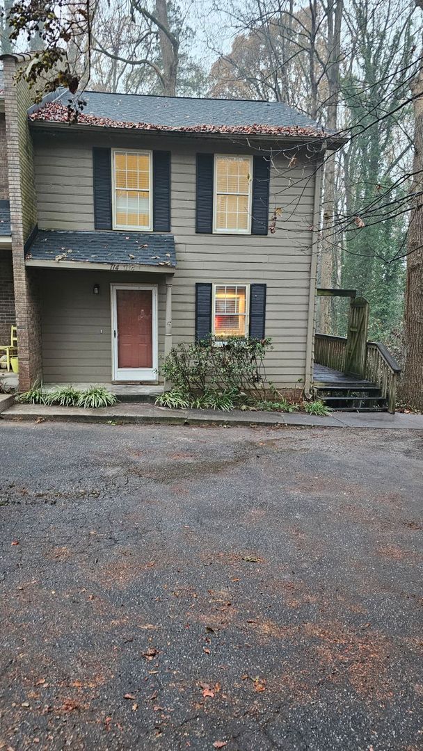 Primary Photo - CHARMING 2 BEDROOM TOWNHOME-1/2 MILE FROM ...