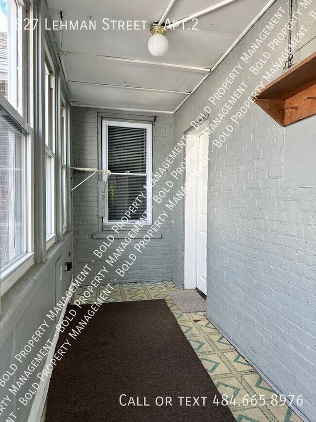 Building Photo - 827 Lehman St