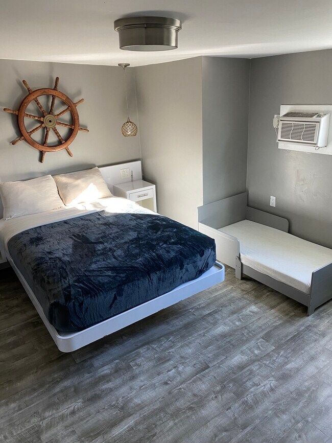 Building Photo - 28130 Dorothy Ave