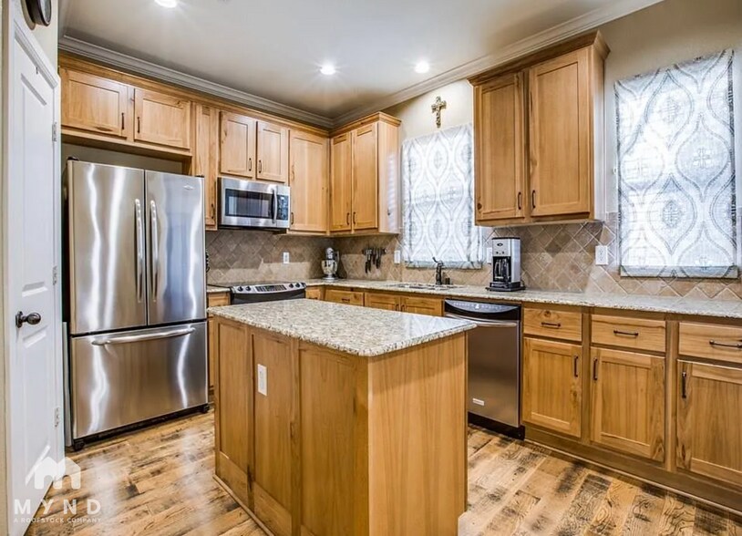 Building Photo - 3014 Carmel St