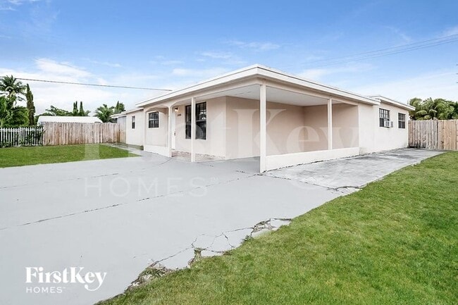 Building Photo - 1000 NE 211th Terrace