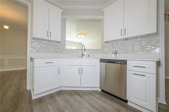 Building Photo - 5955 Weddington Dr