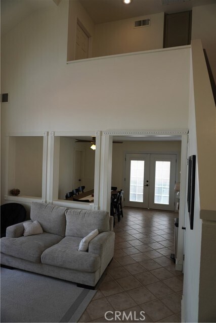 Building Photo - 995 Primrose Ln