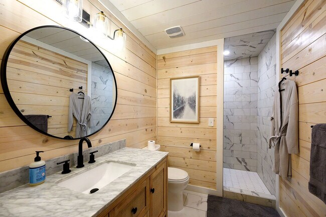 Building Photo - 47 White Pne Rd